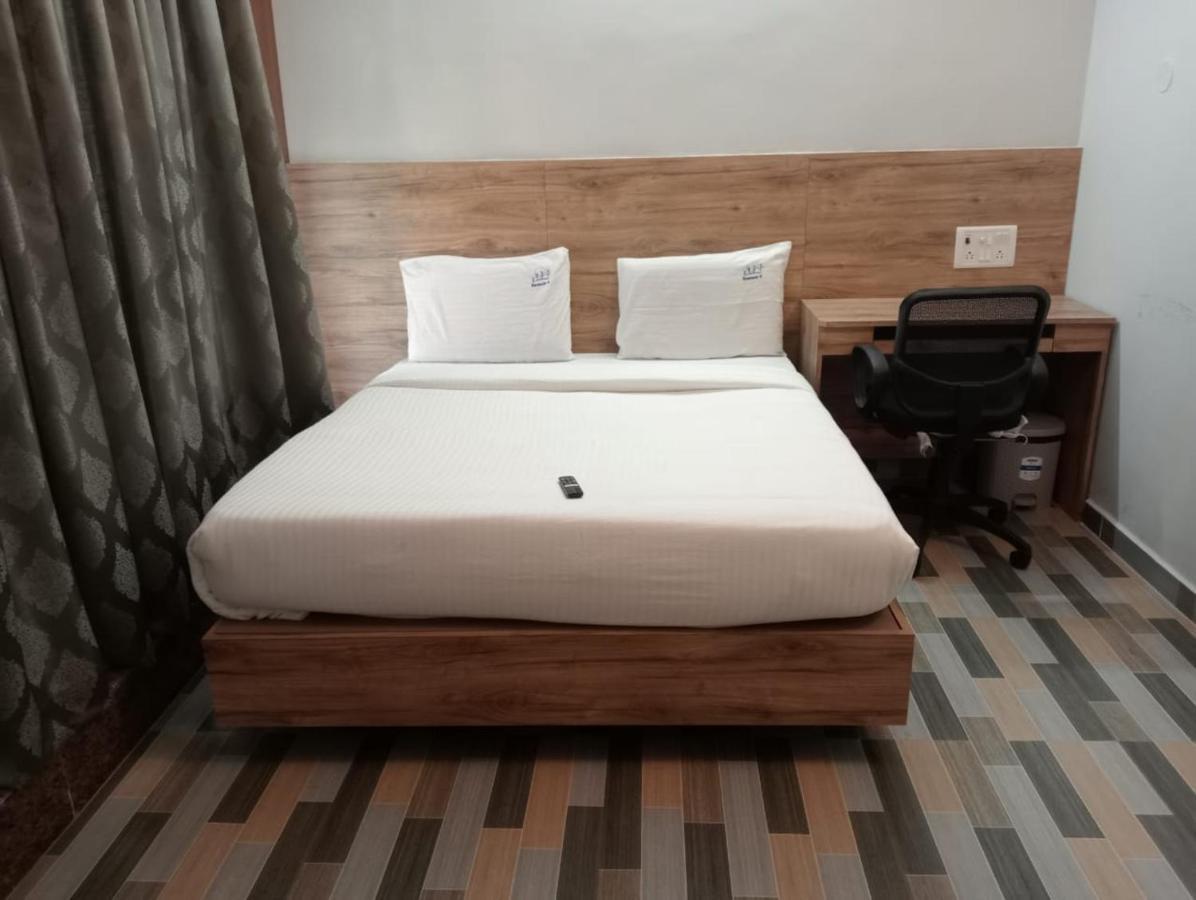 Season 4 Residences - 1Bhk Furnished Apartments Madras Buitenkant foto