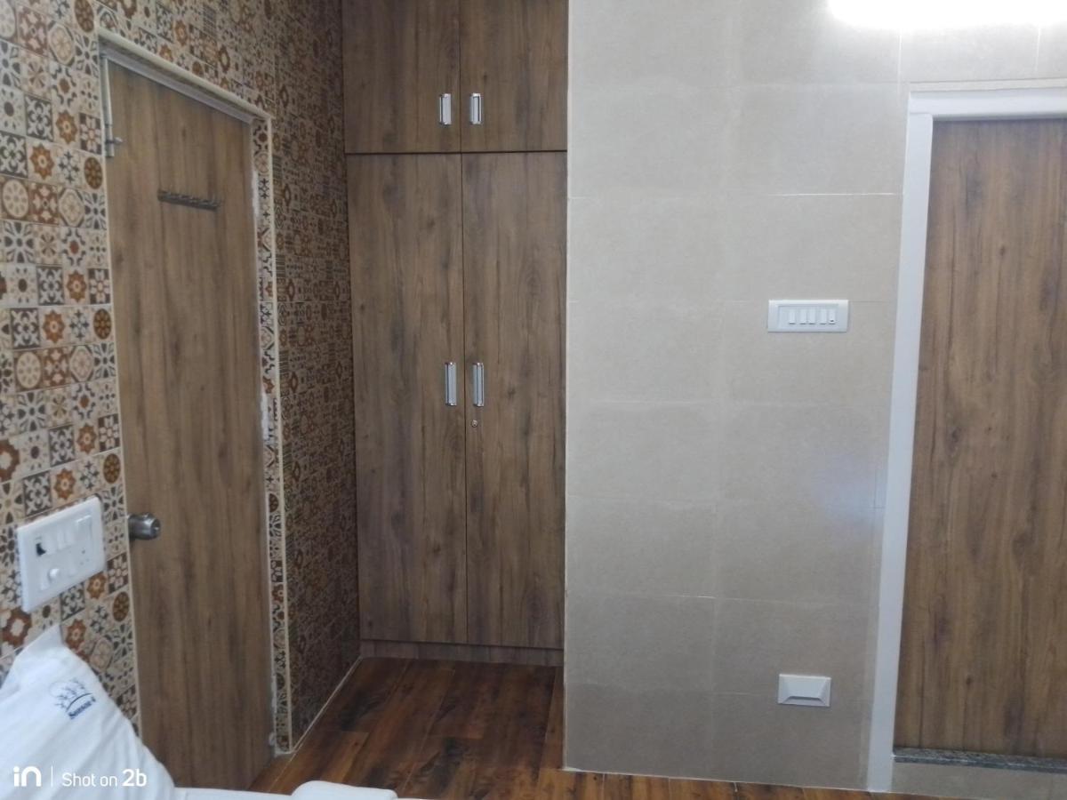 Season 4 Residences - 1Bhk Furnished Apartments Madras Buitenkant foto